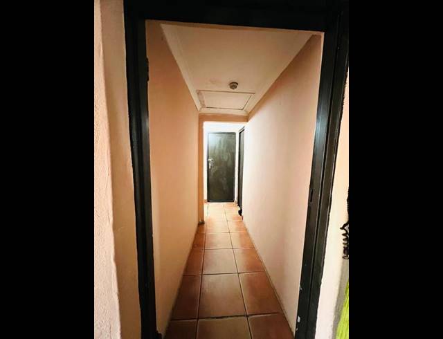 6 BEDROOM HOUSE FOR SALE IN UMLAZI A